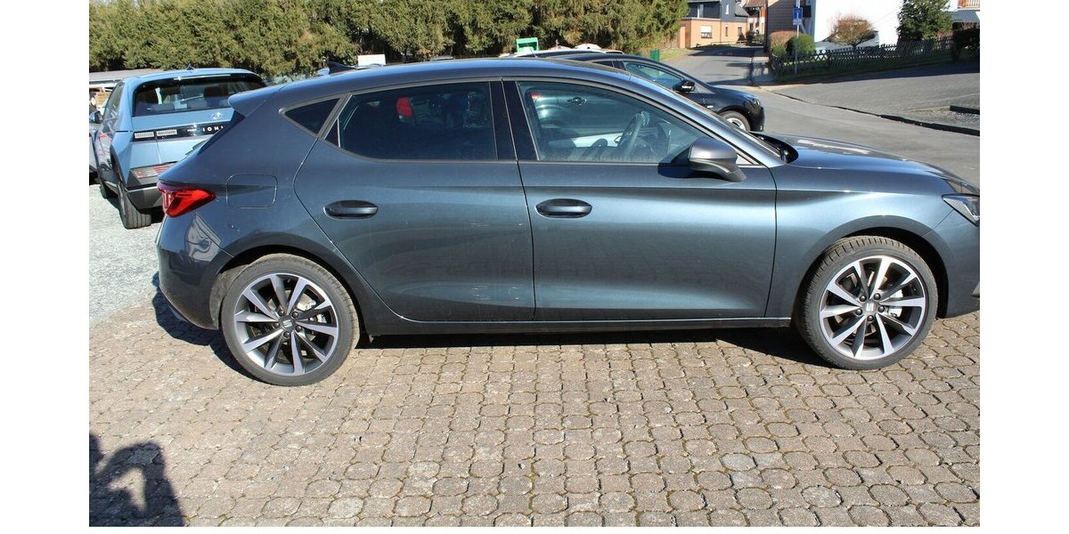 Seat Leon FR 1,4 e-HYBRID NAVI/18Zoll/LED/Kamera 74.562 km 21.900 &euro; Höchstenbach 57629