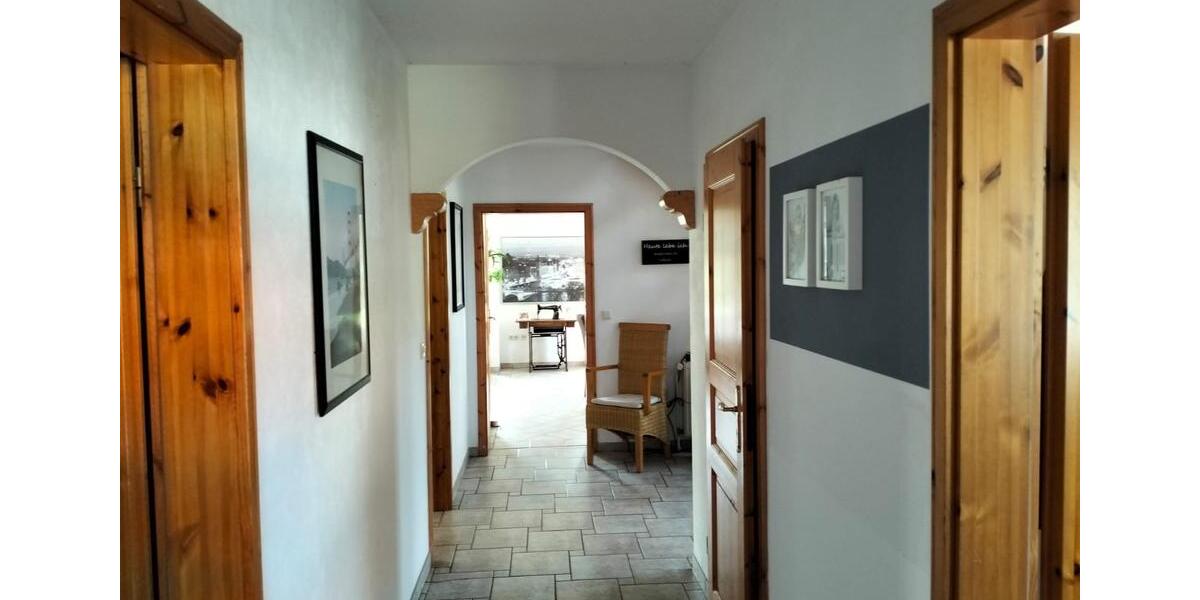 Einfamilienhaus Blomberg - 8 Zimmer, 180 m&sup2;, 380.000&euro; | Angebot:26985362