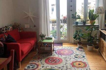 Ruhige Altbau-Wohnung in der Emanuel-Geibel-Straße 4 zimmer