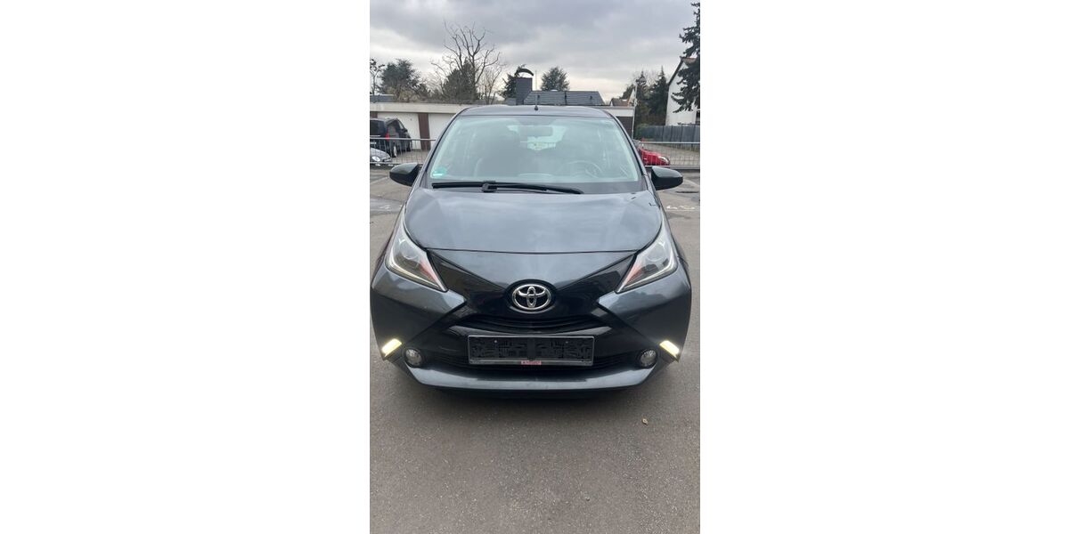 Toyota Aygo (X) 97.000 km 6.000 &euro; Neu Isenburg 63263