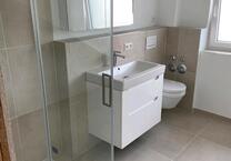 Helle 2- Zimmer Dachgeschoßwohnung zu vermieten (Erstbezug)