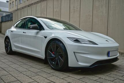 Tesla Model 3 17.200 km 46.999 &euro; Frankfurt 60438