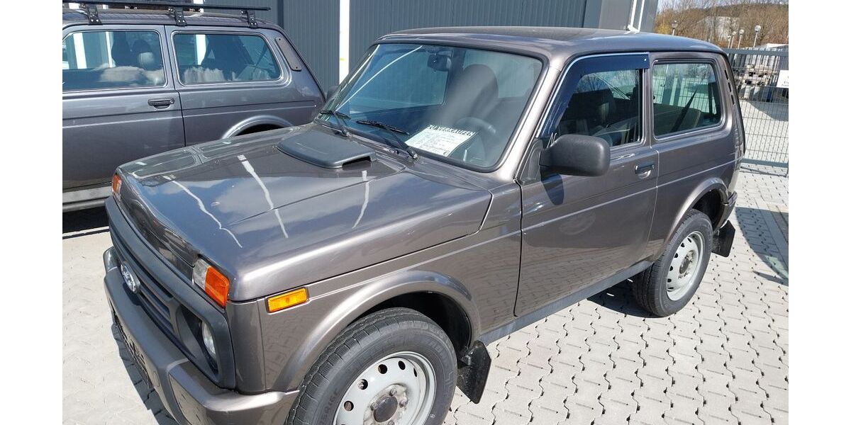 Lada Urban 64.000 km 12.899 &euro; Neustadt in Sachsen 01844