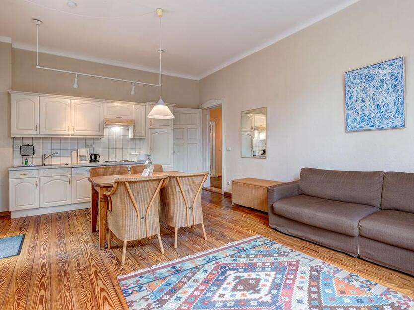 Möblierte 2 Zimmer Erdgeschosswohnung mit Wintergarten zimmer