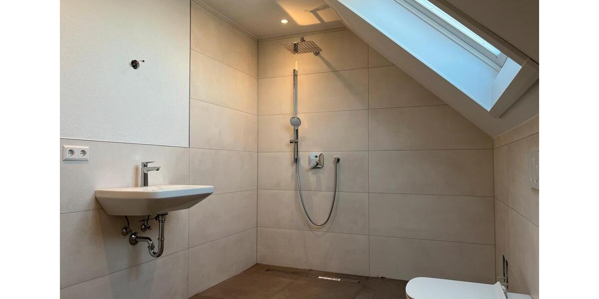 Dachgeschoßwohnung Asperg - 3 Zimmer, 73 m&sup2;, 1.350&euro; | Angebot:25390627