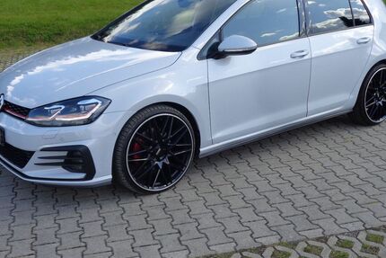 VW Golf 130.000 km 17.400 &euro; Grafenau-Großarmschlag 94481