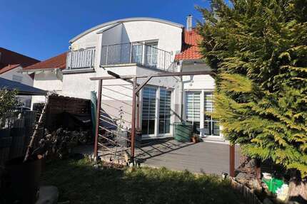 Haus zum Mieten in Schkopau 1.550 € 132 m²