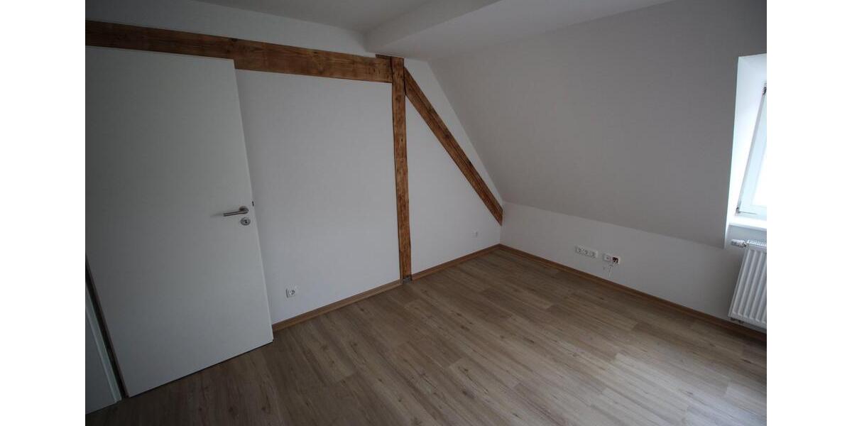 Dachgeschoßwohnung Rostock Hansaviertel - 2.5 Zimmer, 92 m&sup2;, 1.280&euro; | Angebot:26239871