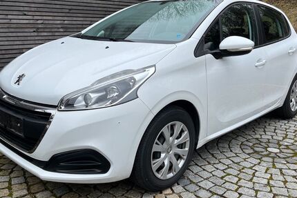 Peugeot 208 31.180 km 8.950 &euro; Mainburg 84048
