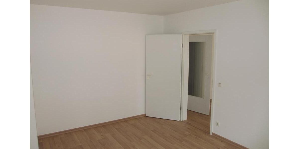 Etagenwohnung Plauen Bahnhofsvorstadt - 2 Zimmer, 72 m&sup2;, 360&euro; | Angebot:26548295