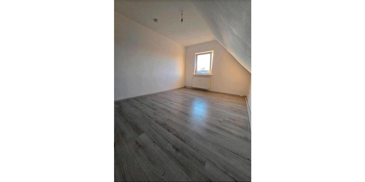Dachgeschoßwohnung Bergen - 4 Zimmer, 100 m&sup2;, 650&euro; | Angebot:26395922