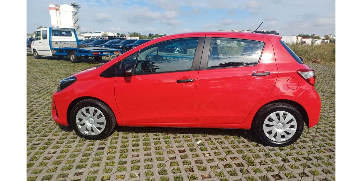Toyota Yaris 27.900 km 10.200 &euro; Berlin 12099
