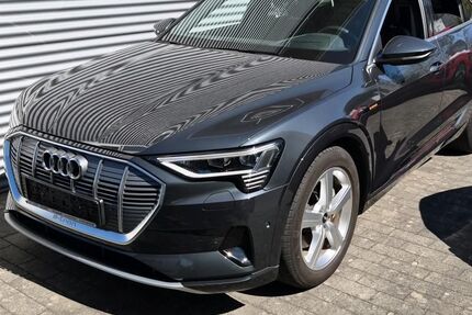 Audi e-tron 60.379 km 34.990 &euro; Hamburg 22047