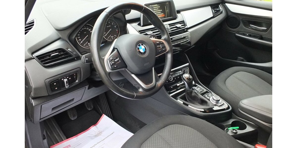 BMW 218 Active Tourer ADVANTAGE NAVI PARKASISSTENT SHZ 124.575 km 10.908 &euro; Köln 50858