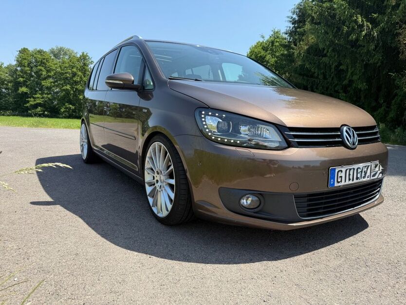 VW Touran 218.000 km 9.400 € Laucha 99880