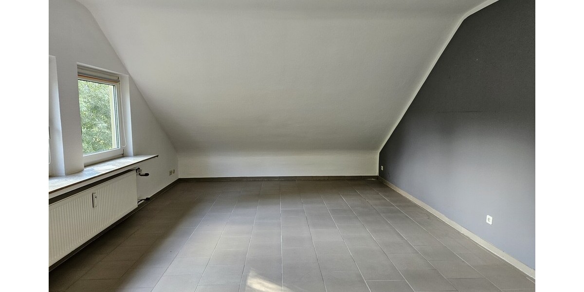 Moderne Dachgeschosswohnung in ruhiger Lage 4 zimmer