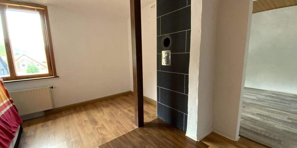 Etagenwohnung Schleusingen Schleusingerneundorf - 2 Zimmer, 70 m&sup2;, 52.000&euro; | Angebot:25770588