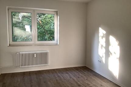 Frisch saniert: 2-Zimmer Wohnung mit DurchgangsZimmer bereit für den Erstbezug