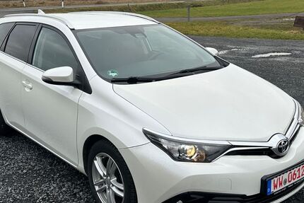 Toyota Auris 121.000 km 10.990 &euro; Westerburg 56457