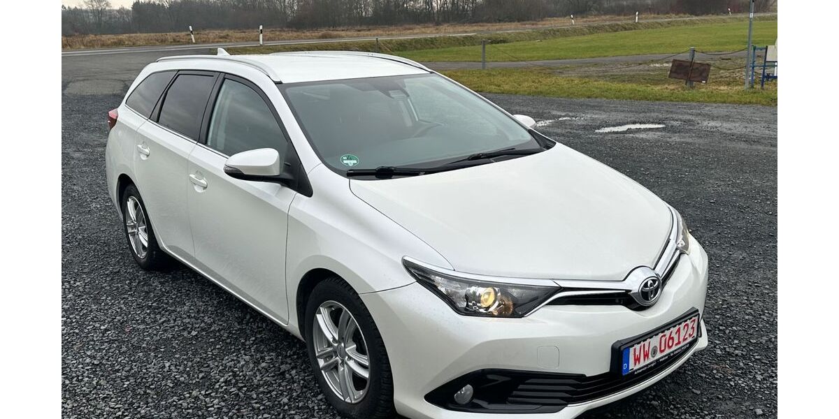 Toyota Auris 121.000 km 10.990 &euro; Westerburg 56457