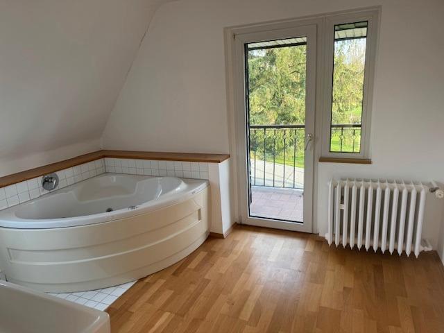 Einfamilienhaus Duisburg Huckingen - 8 Zimmer, 180 m&sup2;, 2.850&euro; | Angebot:26193895