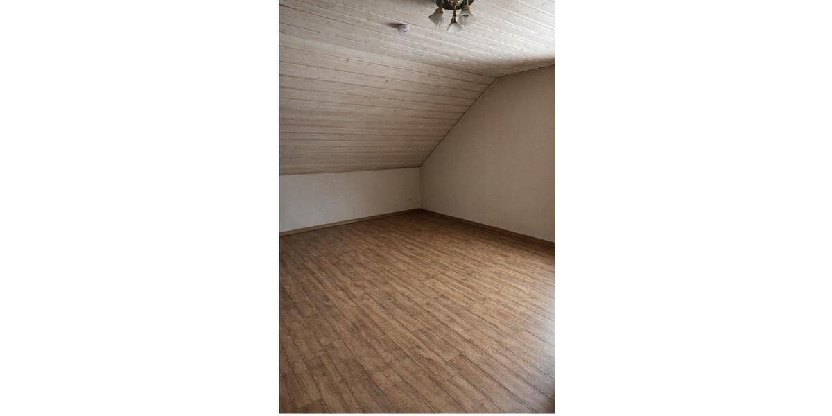 Pfreimd 107 m2 Wohnung im 1.OG mit Balkon, Keller, Garage, 4 zimmer