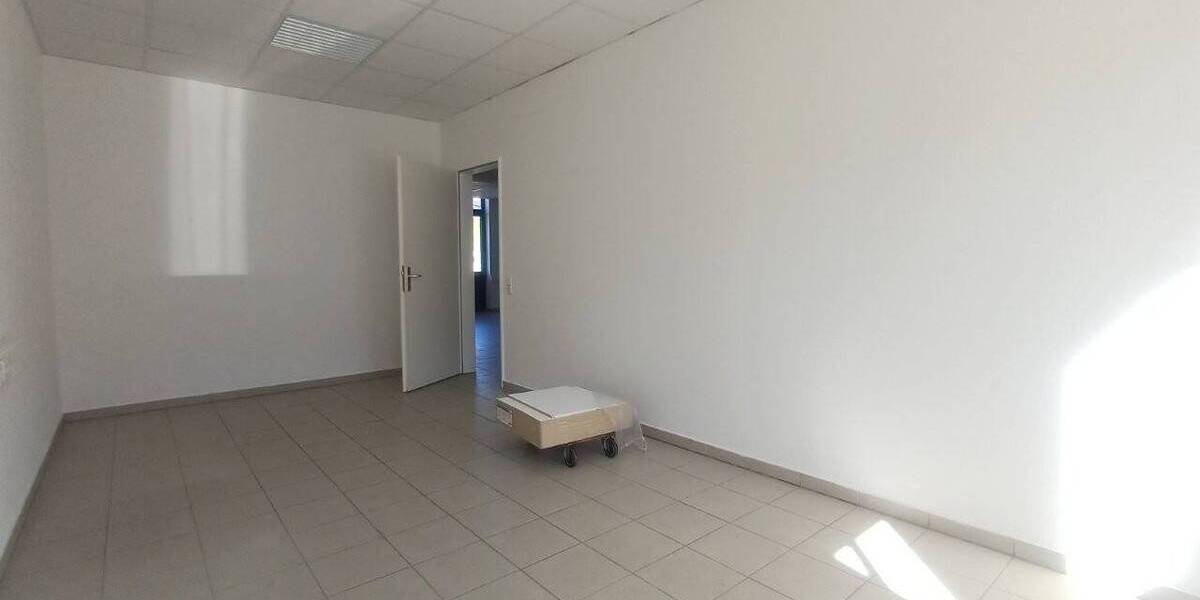 Gewerbeobjekt Zwickau Innenstadt - 3 Zimmer, 140 m&sup2;, 1.199&euro; | Angebot:26695005