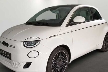 Fiat 500e 11.600 km 27.890 € München 80339