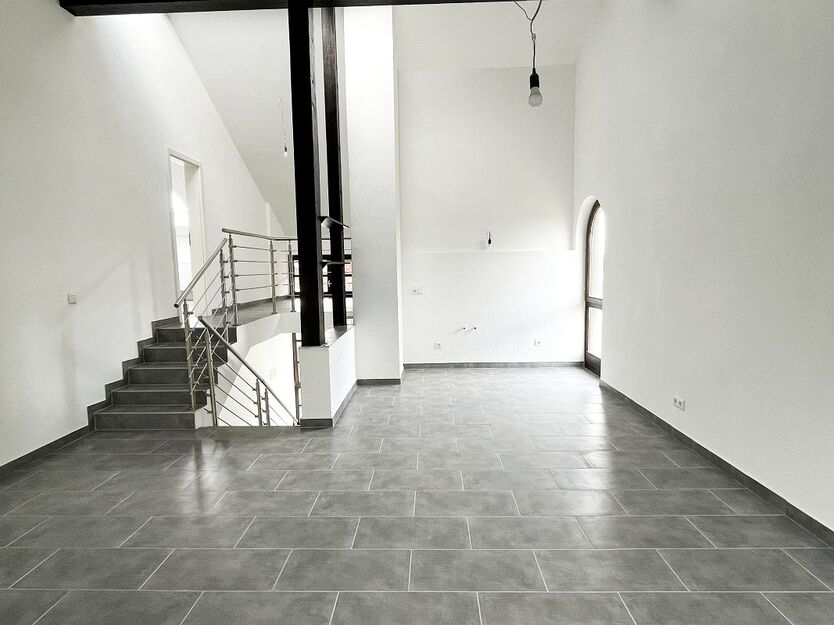 Vielseitig nutzbares Gewerbeanwesen mit großzügigem repräsentativem Wohnhaus zimmer