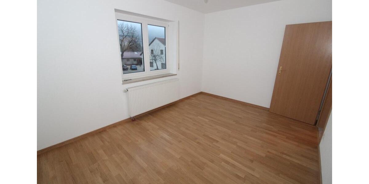 Erdgeschoßwohnung Treuchtlingen - 3 Zimmer, 81 m&sup2;, 810&euro; | Angebot:24584841