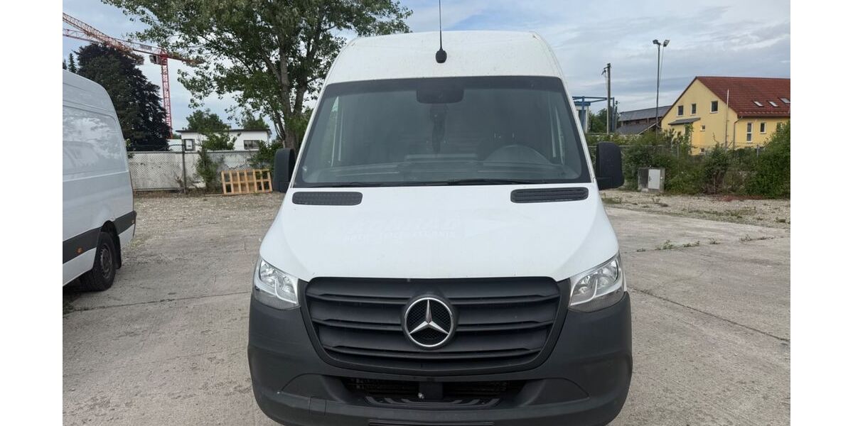 Mercedes-Benz Sprinter 375.000 km 12.999 € München 81245