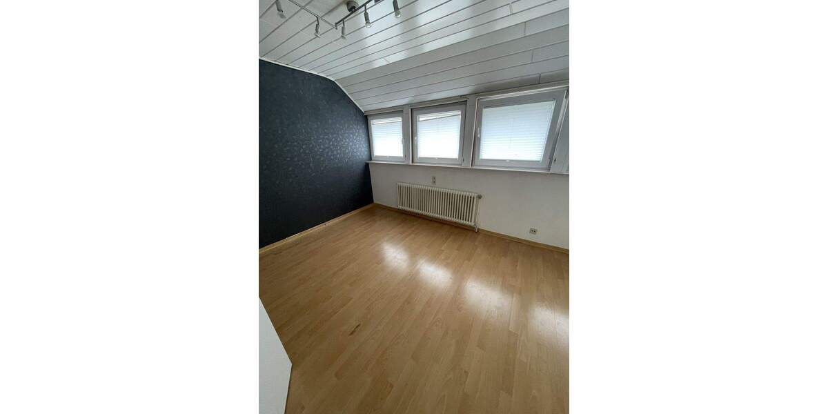 Selbst bewohnen oder vermieten: Zweifamilienhaus in ruhiger Siedlungslage 9 zimmer