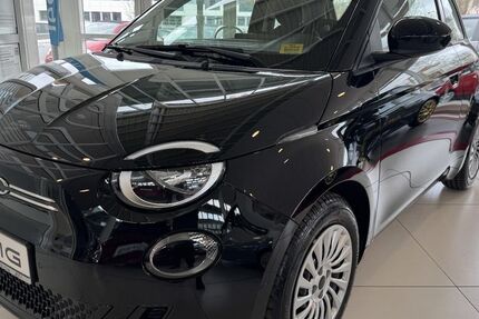 Fiat 500 1.001 km 24.689 € Berlin 13599