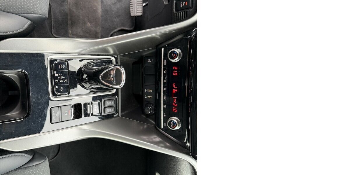 Mitsubishi Eclipse Cross Plus Select Black Hybrid 4WD 15.700 km 26.480 &euro; Donauwörth 86609