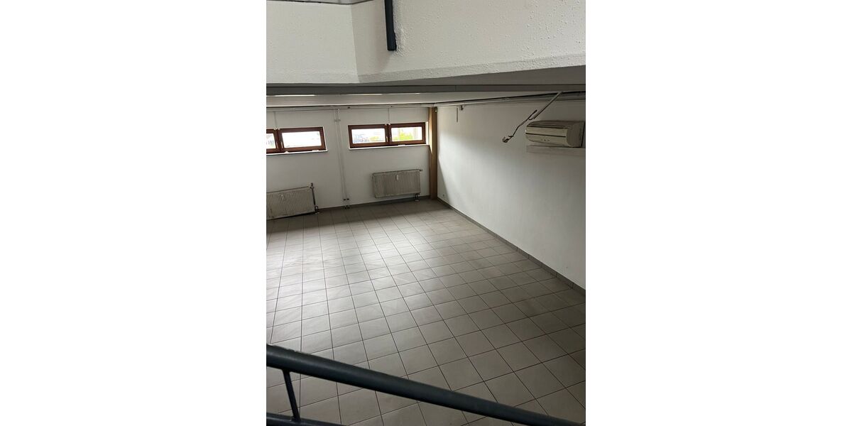Helle Büroräume mit Lager im UG - Gewerbeobjekt Rutesheim | Angebot:27302387