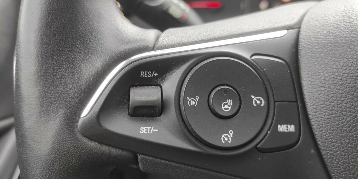 Opel Crossland 1,2 Turbo Ultimate Navi/LED/SH/FH/PDC 102.985 km 9.500 &euro; Höchstenbach 57629