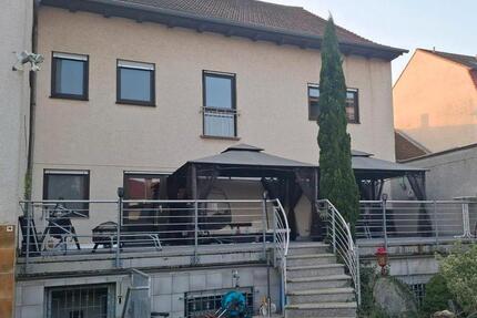 Haus Östringen - 7 Zimmer, 300 m&sup2;, 1.800&euro; | Angebot:26641064