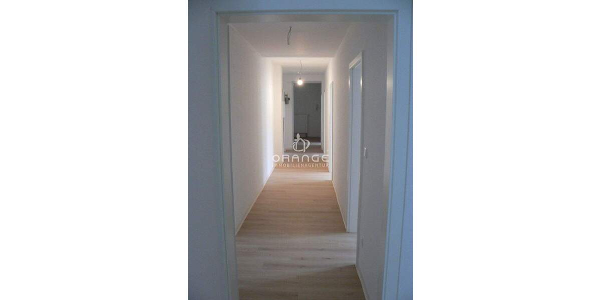 ***TOP: Erstbezug nach Sanierung :sonnige 4,5 -ZKB auf 93 QM WFL, Stadtmitte, im Hinterhaus nahe HBF 4 zimmer