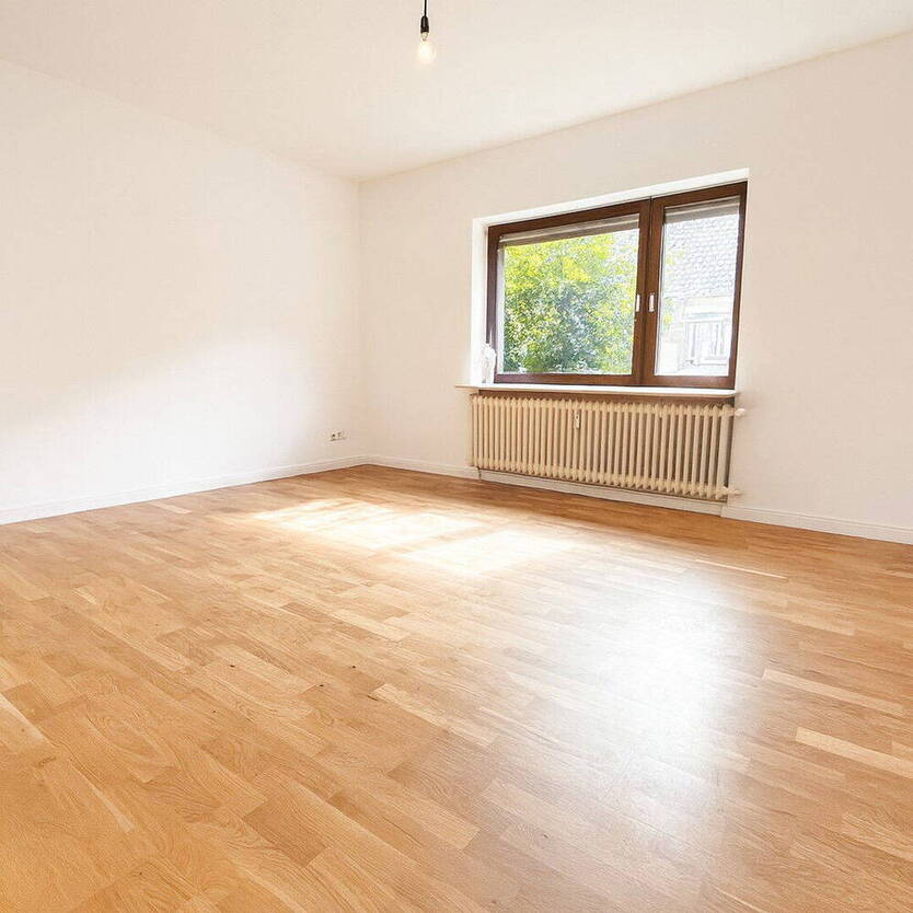 Traumhaft renoviert: 3-Zimmerwohnung in Nebenstraße mit Balkon