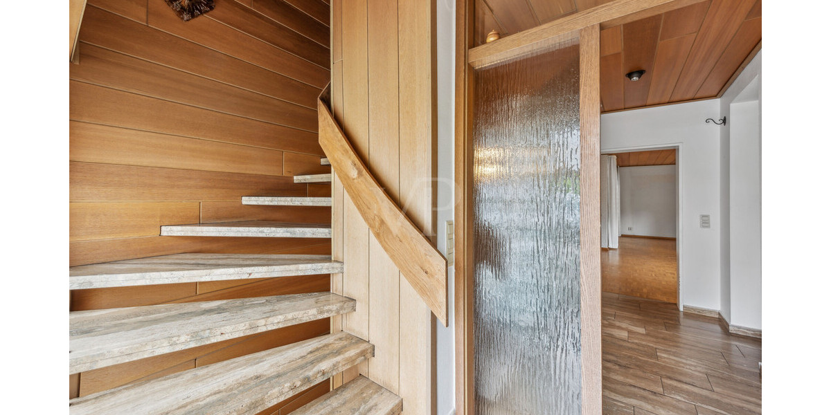 Vielseitiges Zweifamilienhaus mit tollem Garten – Wohnen & Gestalten nach eigenen Vorstellungen! 7 zimmer