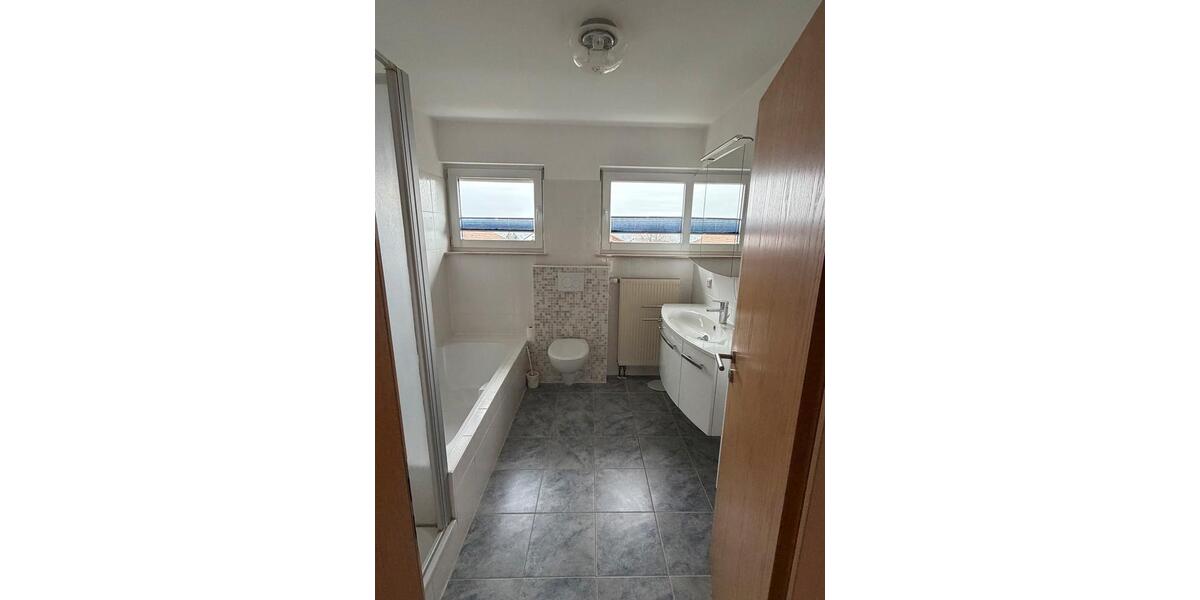 Doppelhaushälfte Bad Hersfeld - 7 Zimmer, 164 m&sup2;, 1.629&euro; | Angebot:25886917