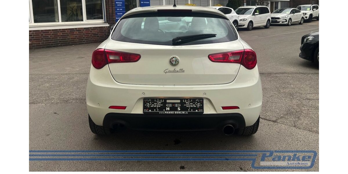 Alfa Romeo Giulietta 1.4 TB Turismo Aut.*BT*SHZ*Leder*Xenon 200.000 km 5.990 &euro; Berlin 13187