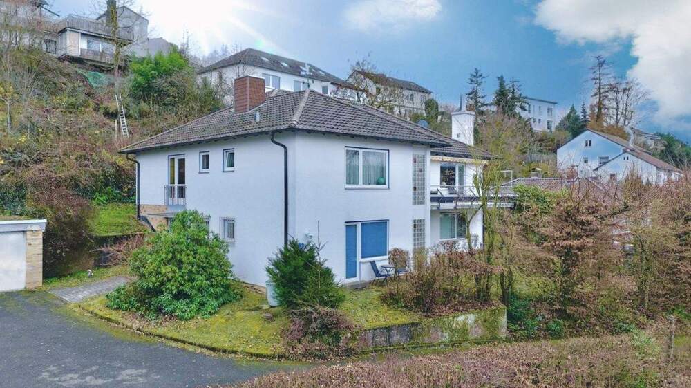 Repräsentatives, modernisiertes MFH mit zusätzlicher Bebauungsoption in bester Lage von Melsungen-Stadt 8 zimmer