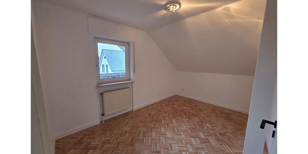 Dachgeschoßwohnung Schloß Holte-Stukenbrock Stukenbrock - 4 Zimmer, 70 m&sup2;, 690&euro; | Angebot:24934981