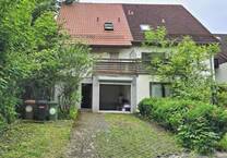 Ruhige Lage! Freie 6-Zi.-DHH mit Garten, Terrasse, Balkon, ca. 130 m² Wfl., Garage, Bj. ca. 1984