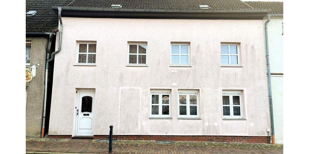 Mehrfamilienhaus, Wohnhaus Penzlin - 7 Zimmer, 178 m&sup2;, 159.000&euro; | Angebot:25674904