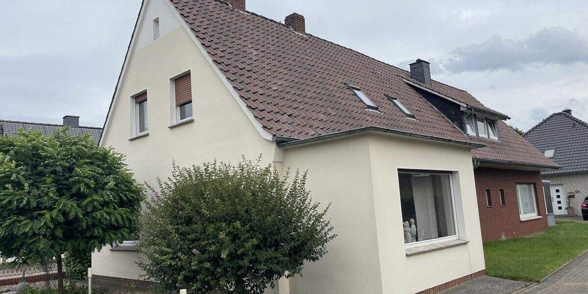 Selbst bewohnen oder vermieten: Zweifamilienhaus in ruhiger Siedlungslage 9 zimmer