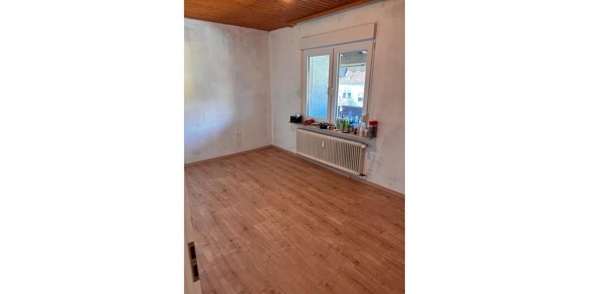 Etagenwohnung Saarbrücken Ensheim - 5 Zimmer, 100 m&sup2;, 950&euro; | Angebot:25293654