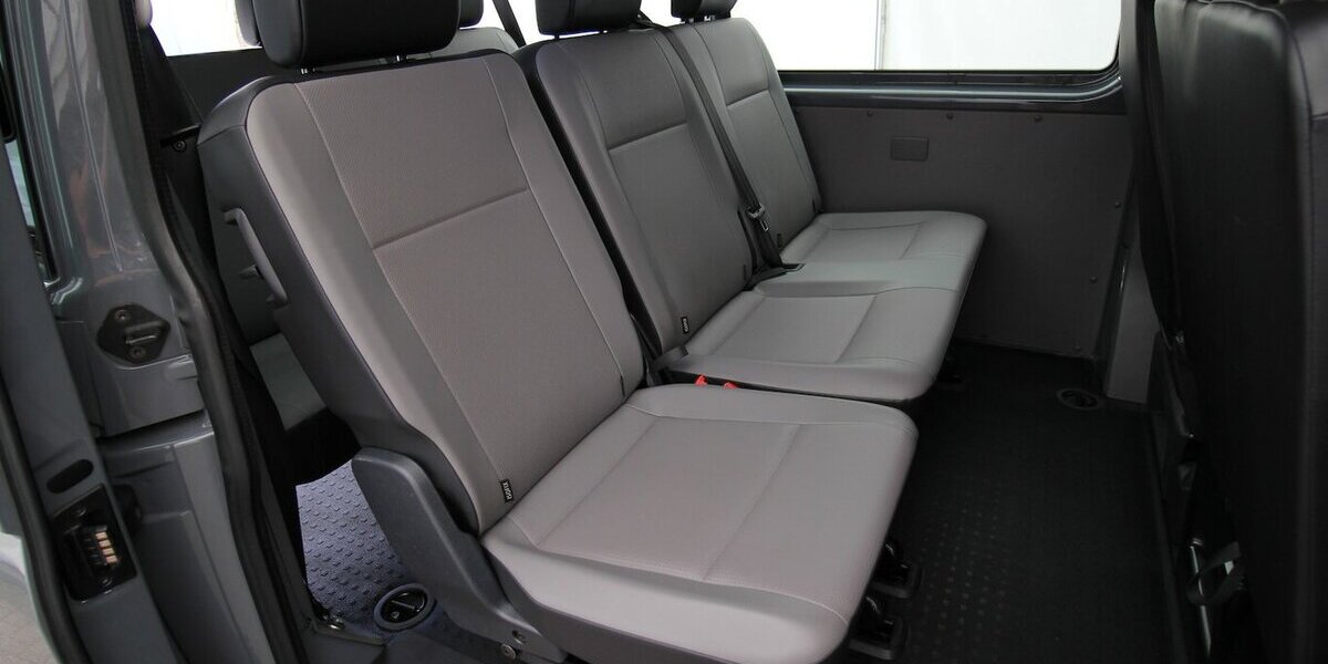 VW T6.1 Kombi lang 2.0 TDI 9-SITZER+2xKLIMA+PDC+AHK 161.457 km 27.900 &euro; Hagenow 19230