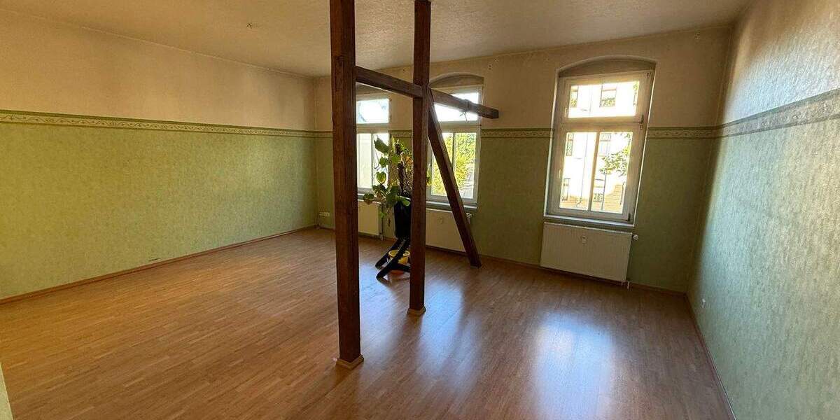 +++ Geräumige 4,5-Zimmer-Wohnung mit Renovierungsbedarf in Weißenfels +++ 4 zimmer